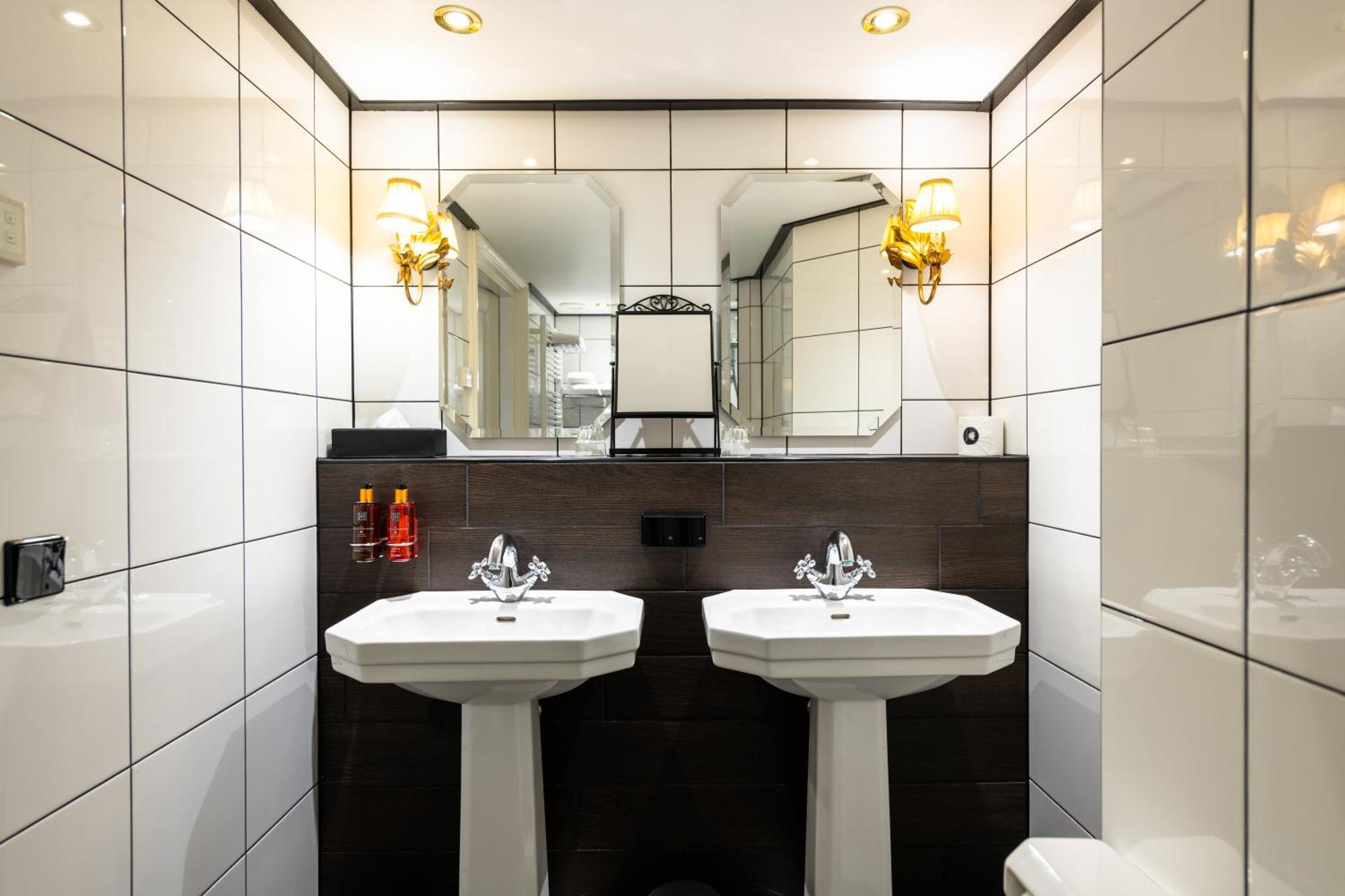 Grand Boutique Hotel-Restaurant Huis Vermeer Deventer Room photo