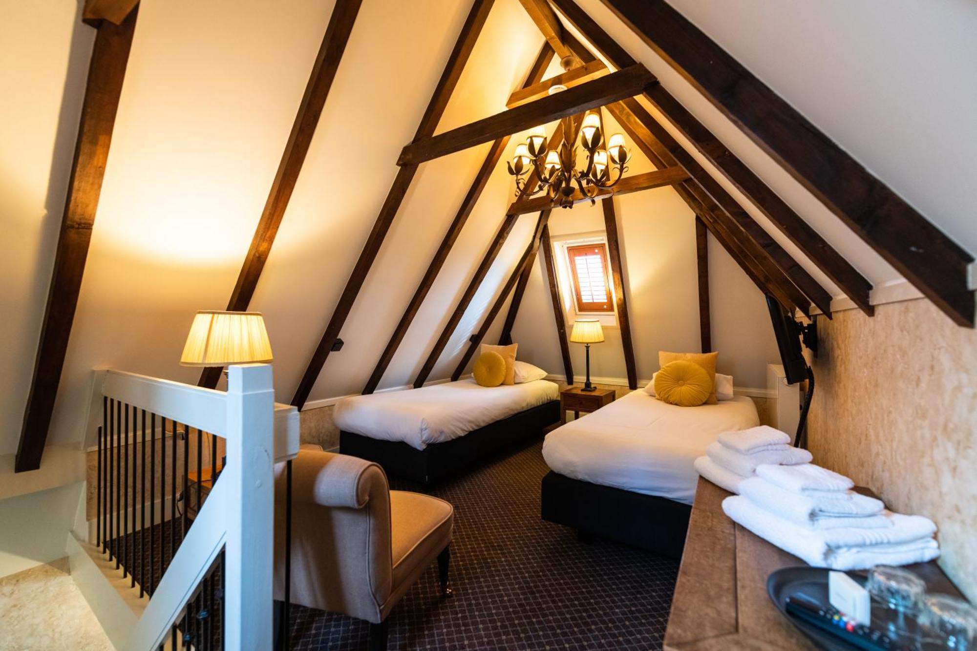 Grand Boutique Hotel-Restaurant Huis Vermeer Deventer Room photo