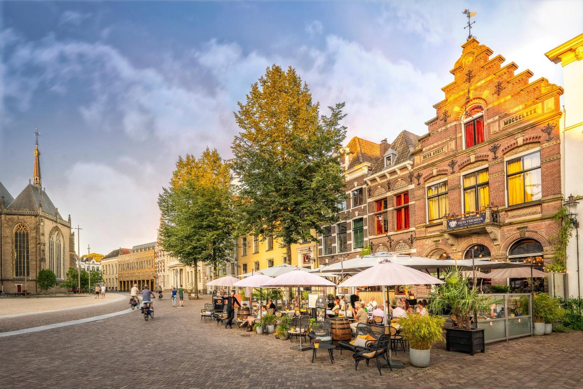 Grand Boutique Hotel-Restaurant Huis Vermeer Deventer Exterior photo