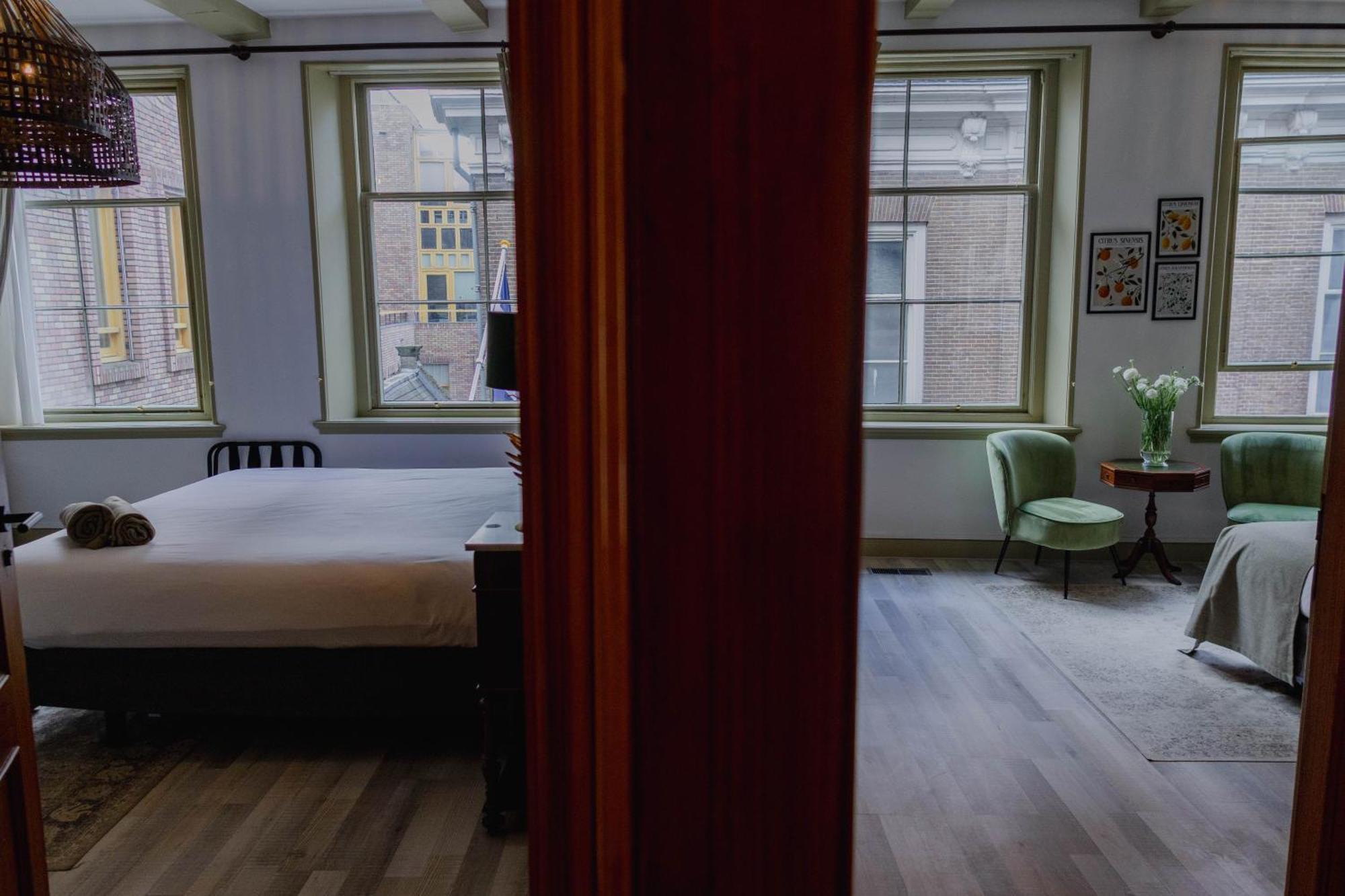 Grand Boutique Hotel-Restaurant Huis Vermeer Deventer Room photo